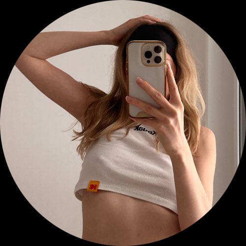 Hey! I'm Mia - tiny Czech, big lips!